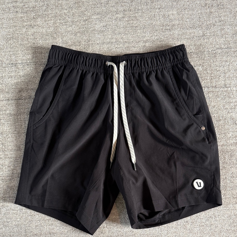 Vuori Men’s Kore Short Lined 7” in Black Size XS